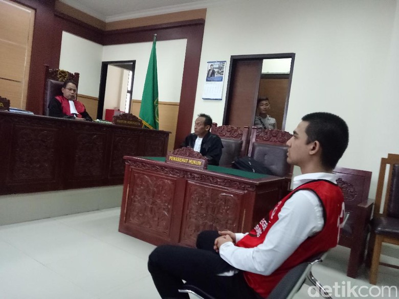 Sudah Bebas Axel Matthew Potong  Rambut  untuk Buang  Sial 