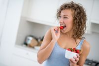 Makan Buah Sebelum Tidur, Menyehatkan atau Justru Bikin Gendut?