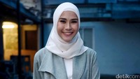 Zaskia saat ditemui usai tampil di Rumpi: No Secret di Trans TV, Kapten Tendean, Jakarta Selatan pada Selasa (19/9). Pool/Noel/detikFoto.