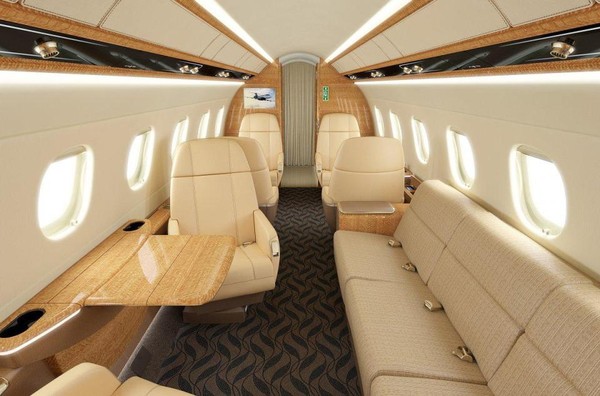 Jackie Chan diketahui merupakan duta dari perusahaan jet bernama Embraer. Setiap beberapa tahun sekali, Embraer akan memberikan satu buah pesawat jet dengan interior super mewah untuk Jackie Chan (dok. Embraer) Jackie Chan diketahui merupakan duta dari perusahaan jet bernama Embraer. Setiap beberapa tahun sekali, Embraer akan memberikan satu buah pesawat jet dengan interior super mewah untuk Jackie Chan (dok. Embraer)