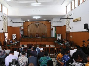 Ini Isi Kesimpulan KPK dan Kubu Novanto di Praperadilan