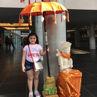 Gucci Girls Strawberry-print GG Supreme messenger bag, seharga US$ 645 atau Rp 8,5 juta. Foto: Dok. Instagram/ariannhaamoralemos