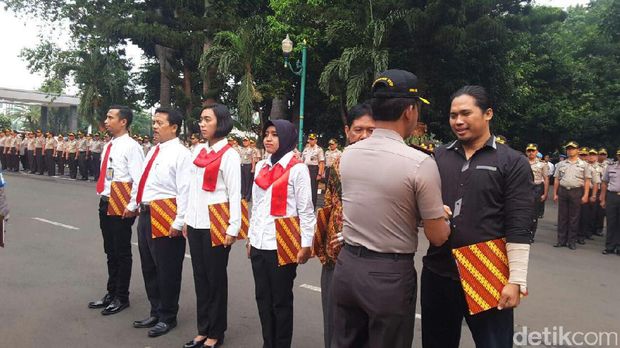 Lumpuhkan Pencuri, Master Deni Rono Dapat Penghargaan dari 