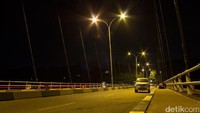 Barelang pun menghubungkan beberapa pulau, antara lain Batam, Tonton, Nipah, Rempang, Galang dan Galang Baru. Barelang sendiri merupakan singkatan dari Batam, Rempang dan Galang (Randy/detikTravel)