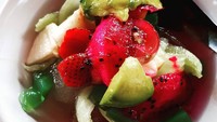 Bisa juga mengombinasi buah-buahan kaya air lainnya menjadi es buah agar semakin menarik dijadikan santapan. (Foto: Instagram @lilis_agits)