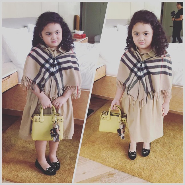 Burberry London England The Baby Banner, seharga 950 pounds atau Rp 17 juta. Foto: Dok. Instagram/ariannhaamoralemos