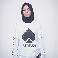 Kintan Mary memiliki followers lebih dari 260 ribu di Instagram. Ia populer karena menekuni dunia balap motor dan tetap berhijab. Foto: Instagram @kintaanmary