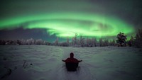 Selain itu aurora cantik juga terlihat di Muonio, Finlandia. Tidak perlu banyak destinasi atau atraksi buatan manusia di sana jika memiliki pemandangan seperti ini (Dok. CNN Travel)