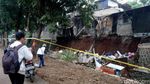 Akibat Hujan Semalam, 5 Rumah di Bintaro Terjebak Longsor