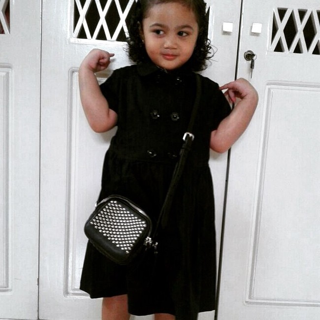 Burberry Studded Leather Crossbody Bag, seharga Rp 5,9 juta. Foto: Dok. Instagram/ariannhaamoralemos