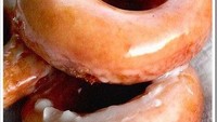 Glazuur, lapisan gula tipis-tipis ini bikin rasa donat tidak terlalu manis menggigit. Donat klasik ini tetap jadi faorit banyak orang hingga kini.Foto: Istimewa