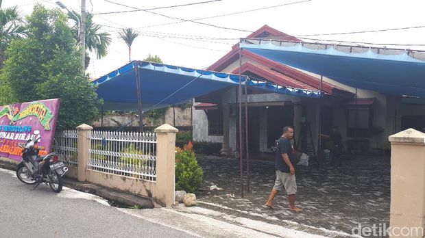 Begini Suasana Duka di Rumah Keluarga Momo 'Geisha'