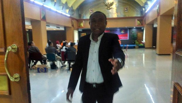  Kuasa hukum First Travel, Putra Kurniadi, menyebut tiga tersangka tidak kooperatif sehingga harus dikonfrontir keterangannya.