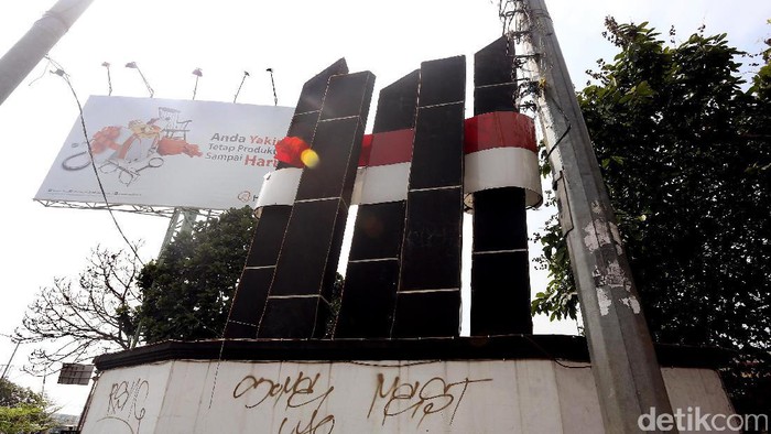 Monumen Tugu Bambu Runcing di Kota Bekasi kini tidak terawat. Padahal tugu tersebut merupakan simbol perjuangan Indonesia melawan penjajah.