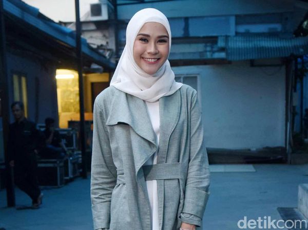 Zaskia Adya Mecca Ceria Banget