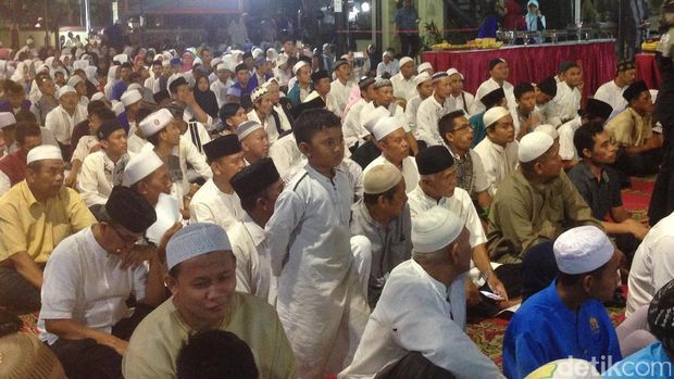 Sambut 1 Muharam, Polisi dan Warga Doa Bersama di Kelapa Gading