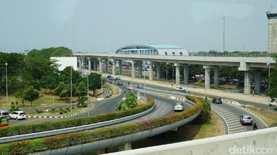 Foto: Pemandangan Keren dari Skytrain Bandara Soekarno Hatta