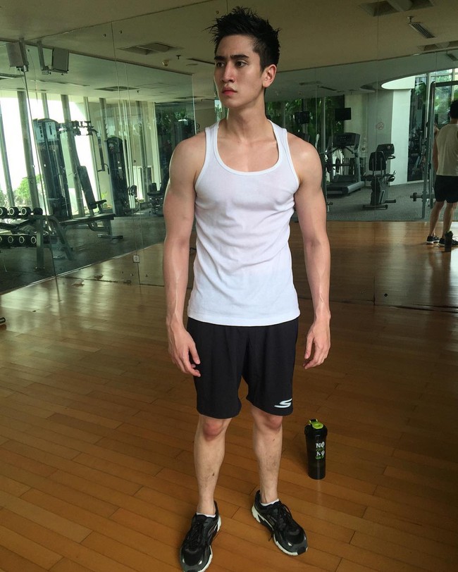 Verrel Bramasta merupakan anak dari Venna Melinda. Ia kerap melakukan olahraga basket serta nge-gym untuk menjaga kebugaran tubuhnya. Foto: Instagram