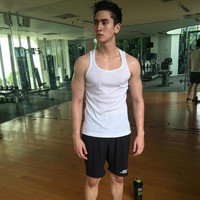 Verrel Bramasta merupakan anak dari Venna Melinda. Ia kerap melakukan olahraga basket serta nge-gym untuk menjaga kebugaran tubuhnya. Foto: Instagram