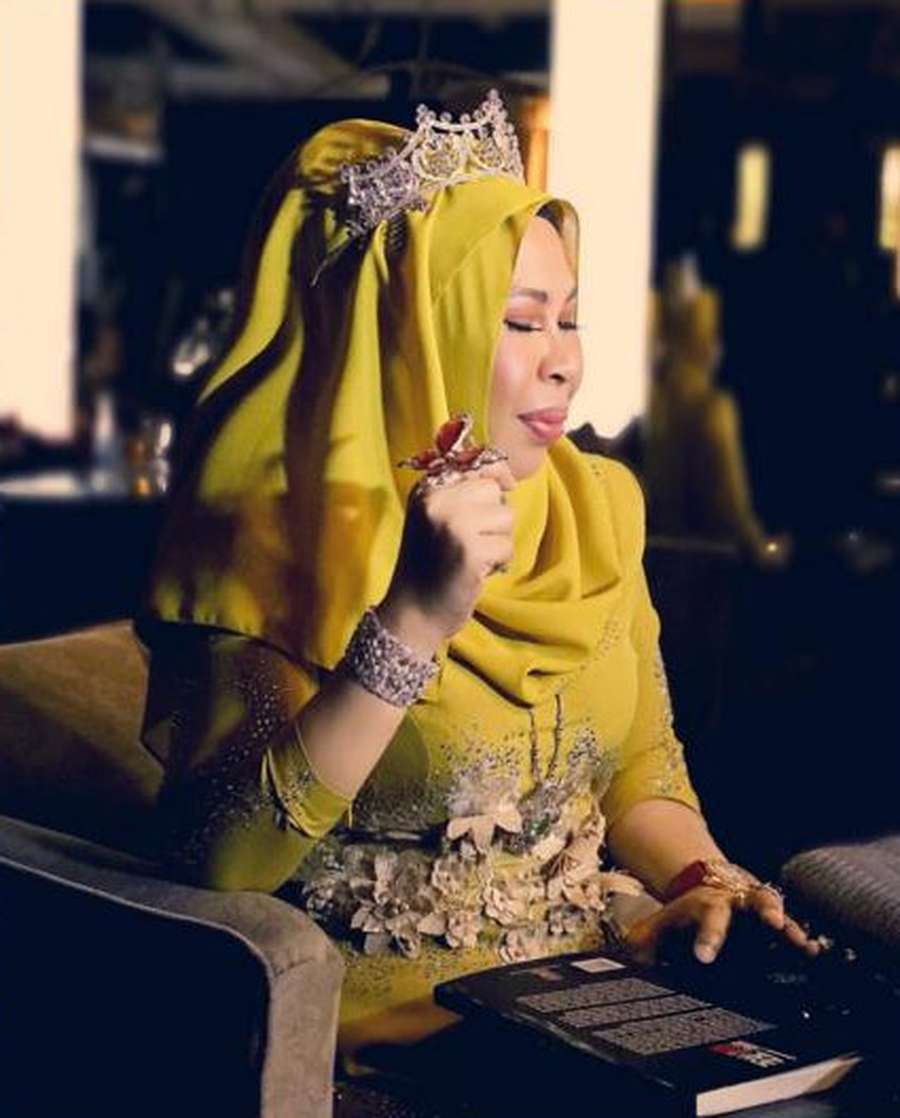 Bukan Bos Travel, Ini Sosialita Malaysia yang 'Mandi 