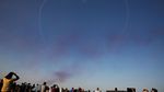 Indahnya! Para Pilot Bermanuver dan Melukis Langit Yunani