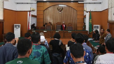 Setnov Gugat Status Tersangka di Praperadilan