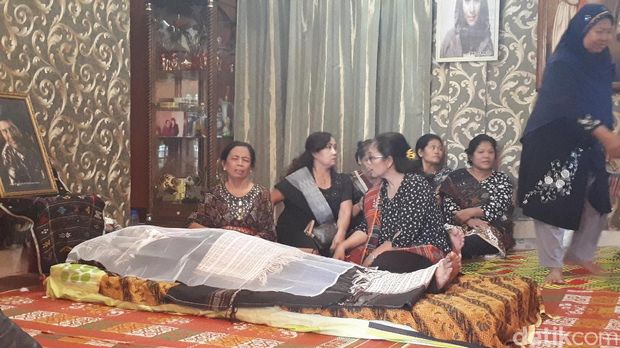 Begini Suasana Duka di Rumah Keluarga Momo 'Geisha'