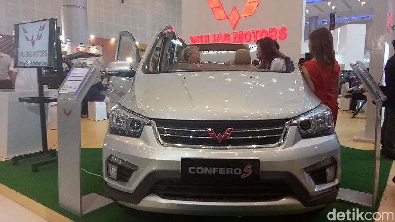 Wuling di GIIAS Surabaya 2017 (Foto: Gracella Sofia Mingkid) Wuling di GIIAS Surabaya 2017 (Foto: Gracella Sofia Mingkid)