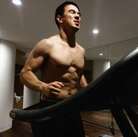 Joe Taslim adalah salah satu aktor tampan yang bertubuh atletis. Selain itu ia juga jago bela diri. Foto: Instagram