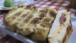 Enaknya Malam Ini Ngemil Roti Bakar Klasik dan Kekinian yang Gurih Manis