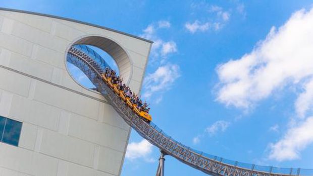 Pacu Adrenalin dengan Naik Deretan Roller Coaster Unik di Jepang