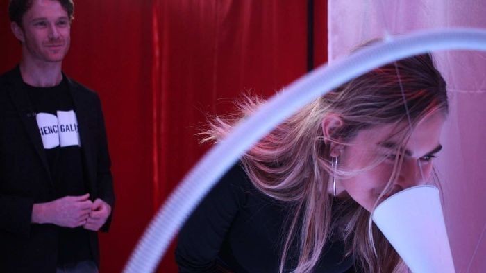 Melbourne Menggelar Pemeran Karya Seni dari Darah