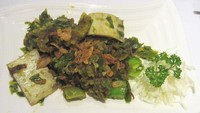 Suka iga? Coba deh Iga Cabe Ijo di Teras Dharmawangsa ini. Daging iga begitu empuk dan lembut. Sementara sambal ijo terasa gurih pedas. Namun ada sentuhan asam segar dari potongan tomat hijau.