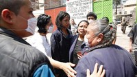 Tidak ada peringatan 30 detik untuk memberi waktu kepada warga menenangkan diri. Warga yang panik langsung berlarian keluar gedung. Foto: REUTERS/Carlos Jasso