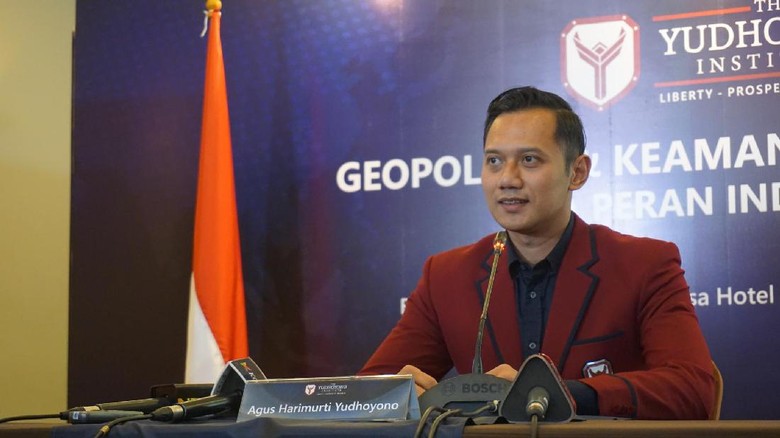 AHY: Kalau Mau Berpolitik, Mundur dari TNI AHY: Kalau Mau Berpolitik, Mundur dari TNI