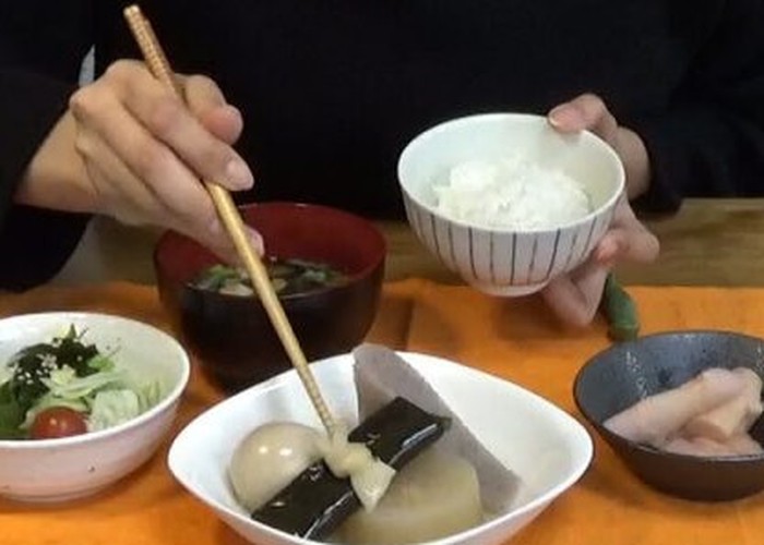 pemakaian sumpit di resto jepang