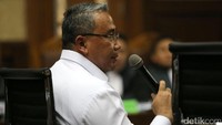 Eko Putro Sandjojo bersaksi untuk Sugito.