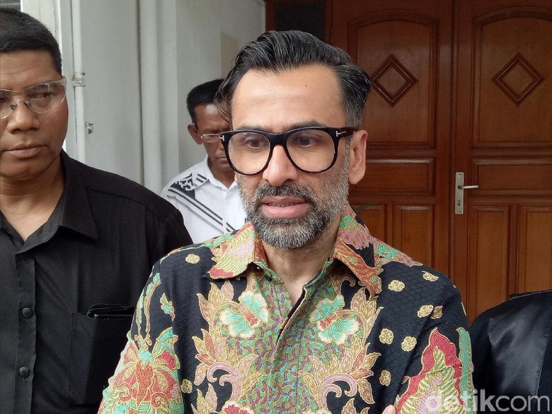 Ciuman Jadi Cara Jeremy dan Ina Thomas Kuatkan Axel Matthew Ciuman Jadi Cara Jeremy dan Ina Thomas Kuatkan Axel Matthew