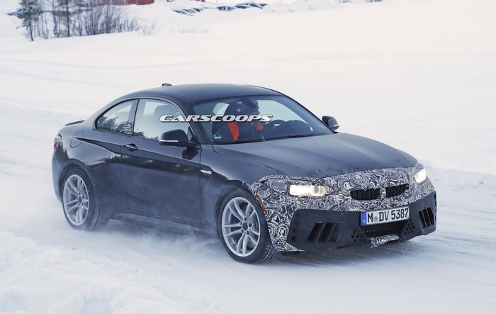 BMW M2 CSL Tembus 400 Tenaga Kuda