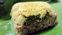 Nasi bungkus dari Madre Homemade jadi solusi yang mencari makanan praktis. Menunya ada Nasi Merah Ayam Teri Sambal Ijo dengan paduan teri medan, suwiran ayam, dan sambal ijo. Sedap!