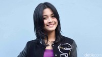 Bahkan ia diberikan sepatu oleh kekasihnya itu karena nilai baik yang dicapainya di sekolah. Pool/Noel/detikFoto.