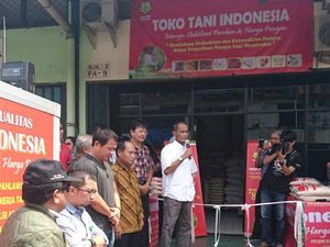 Buka di Pasar Induk Cipinang, Toko Tani Jual Beras Lebih Murah