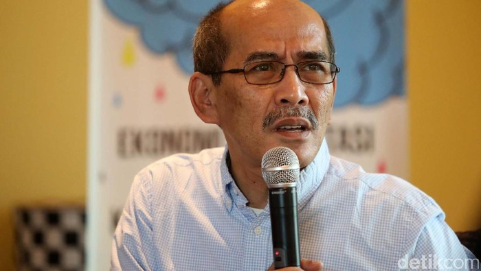 Sejumlah pakar hadir dalam diskusi yang digekar di Jakarta. Pengamat Ekonomi Faisal Basri mengatakan bahwa saat ini daya beli nasional tidak turun.
