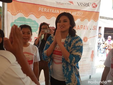 Foto: Aksi Agni Pratistha Saat Jadi Kader Posyandu