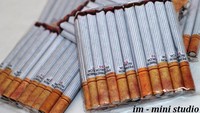 Pasti Anda pernah pura-pura merokok dengan permen ini? Bentuk permen rokok memang mirip rokok sungguhan. Permen ini sangat populer di tahun 80-90an.