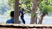 Bagaimana menurut pendapat Anda, taman kota yang seharusnya menjadi taman bermain dan paru-paru kota ini dijadika tempat memadu kasih?