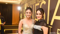 Terlihat mirip dengan Ririn, jangan salah lho ini adiknya yang bernama Rini Yulianti.  Foto: Noel/ detikHOT