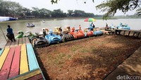 Surutnya air di Setu Babakan bahkan mencapai dua meter.