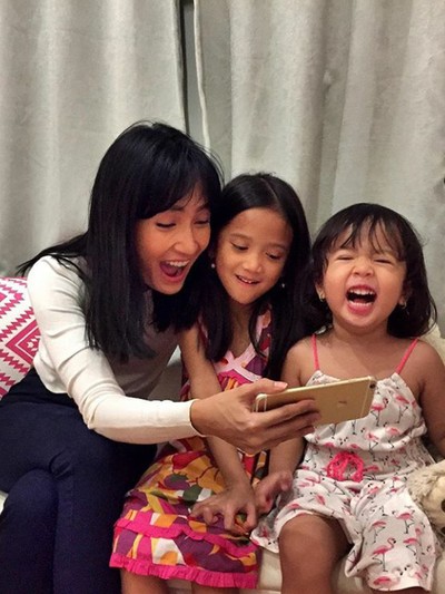 Artika Sari Devi dan kedua buah hatinya. Foto: Instagram Artika Sari Devi dan kedua buah hatinya. Foto: Instagram
