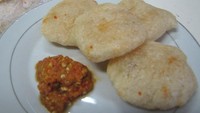 Cireng Mang Aup cocok bagi penyuka pedas. Produk cireng kemasan ini menyediakan cireng lengkap dengan sambal cengek (cabai rawit). Mantap!